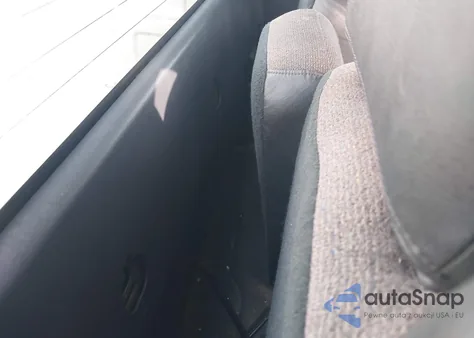 2000 Chevrolet Silverado 1500 z USA, uszkodzony, nr VIN 1GCEC14V5YE423437